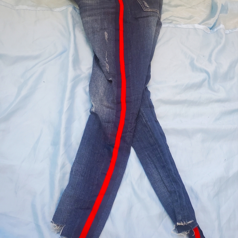 JEANS W/DESIGN ALONG OUTER SEAM